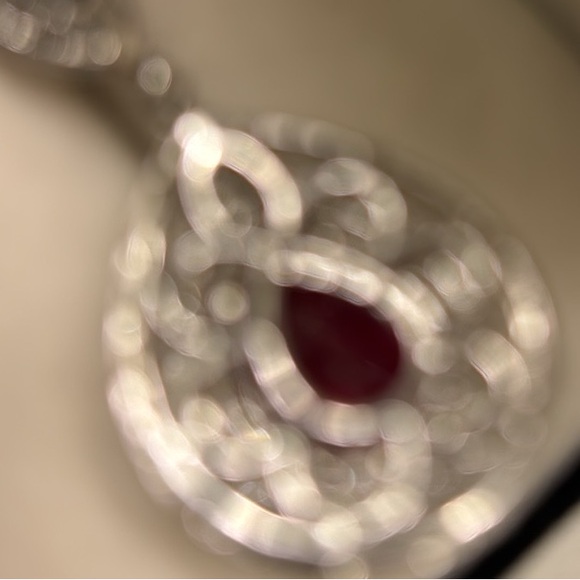 Gorgeous Ruby & Diamond Pendant 18kt. White gold from Hong Kong - Picture 16 of 17